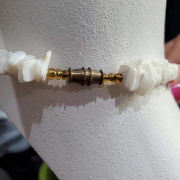 Vintage Beautiful Natural Shell Necklace Coral and White Colors